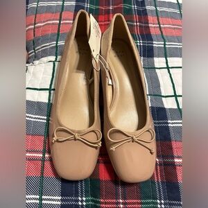 A new day Elegant Nude Bow Flats JOY Style Sz 8 NWT